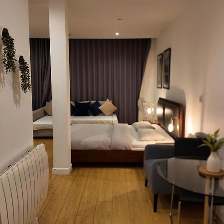 Sleep6 In Leicester Square, Soho Vr7 Лондон Экстерьер фото