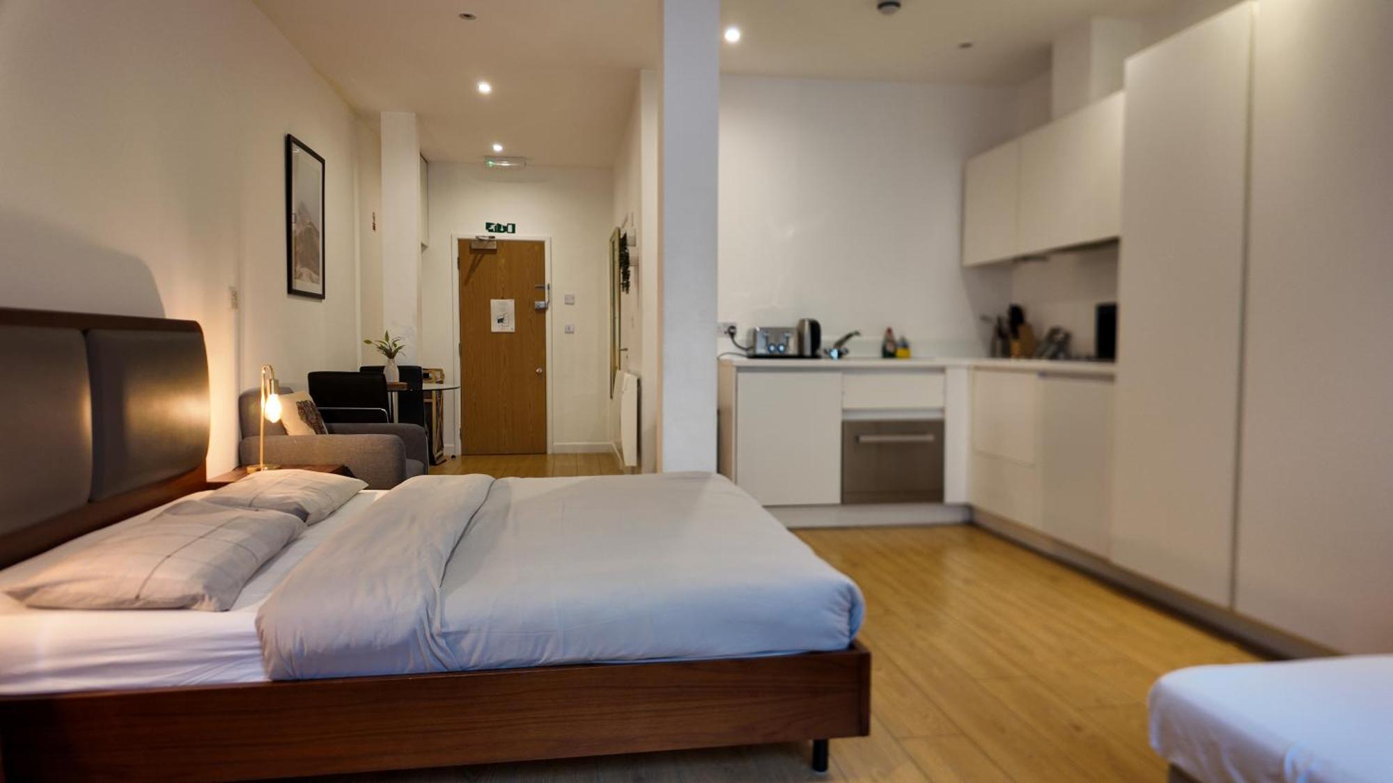 Sleep6 In Leicester Square, Soho Vr7 Лондон Экстерьер фото